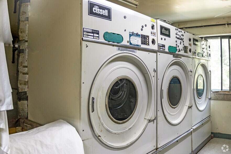 More Photos Of 5100 Hickory Point Frontage Rd, Decatur Hotel For Sale