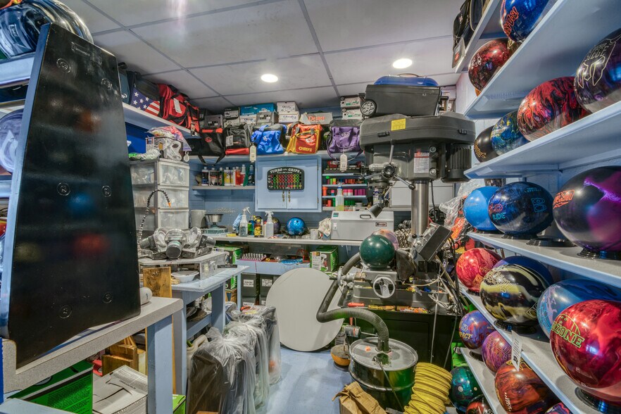 More Photos Of 1813 Main St, Cassville Bowling Alley For Sale