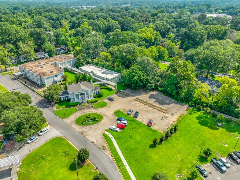 More Photos Of 2005 N Country Club Dr, Montgomery Schools For Sale