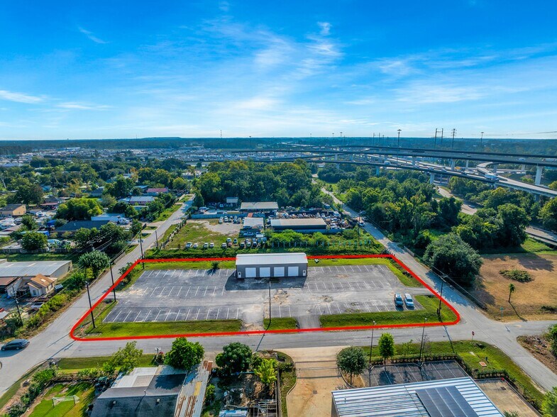 More Photos Of 5939 Albert Dr, Humble Light Distribution For Sale