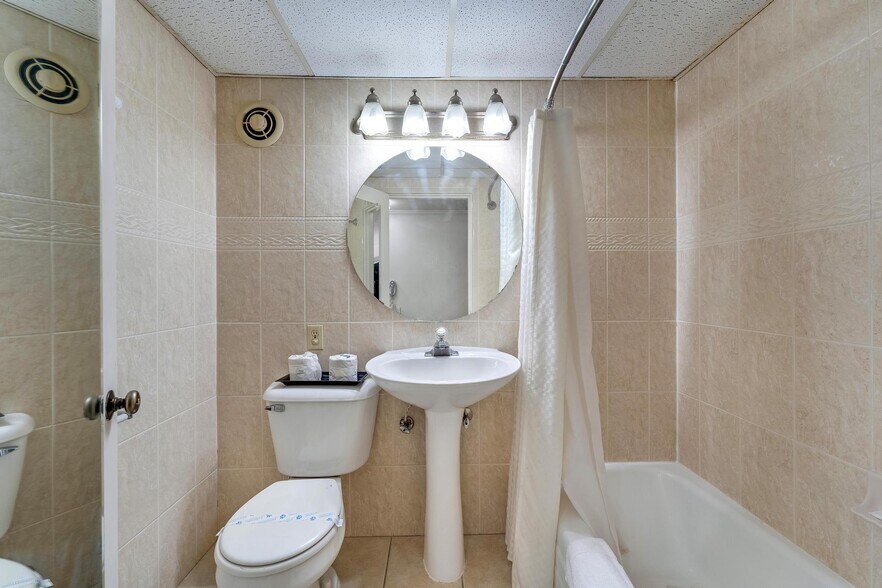 More Photos Of 423 W Main St, Vernal Hotel For Sale