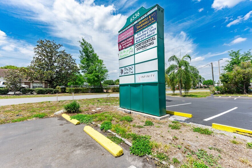 More Photos Of 6536 Stadium Dr, Zephyrhills Storefront For Sale