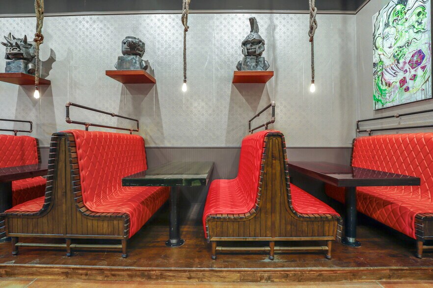 More Photos Of 819 N California Ave, Chicago Bar For Sale