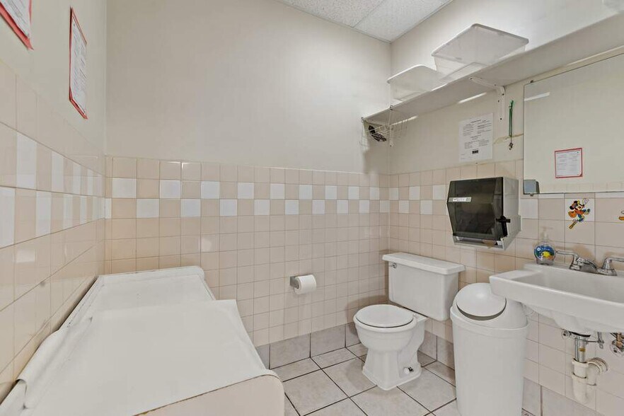 More Photos Of 870 Richard Rd, Dyer Freestanding For Lease