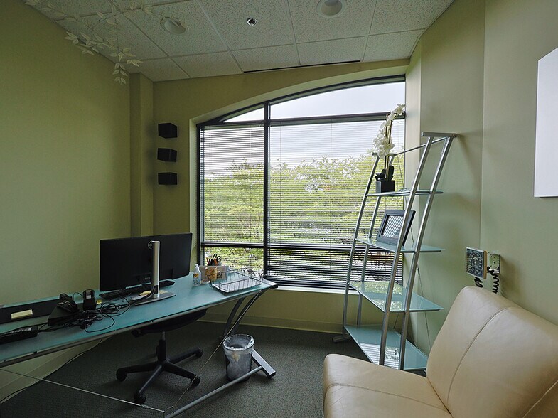 More Photos Of 600 Peter Jefferson Pky, Charlottesville Medical For Sale