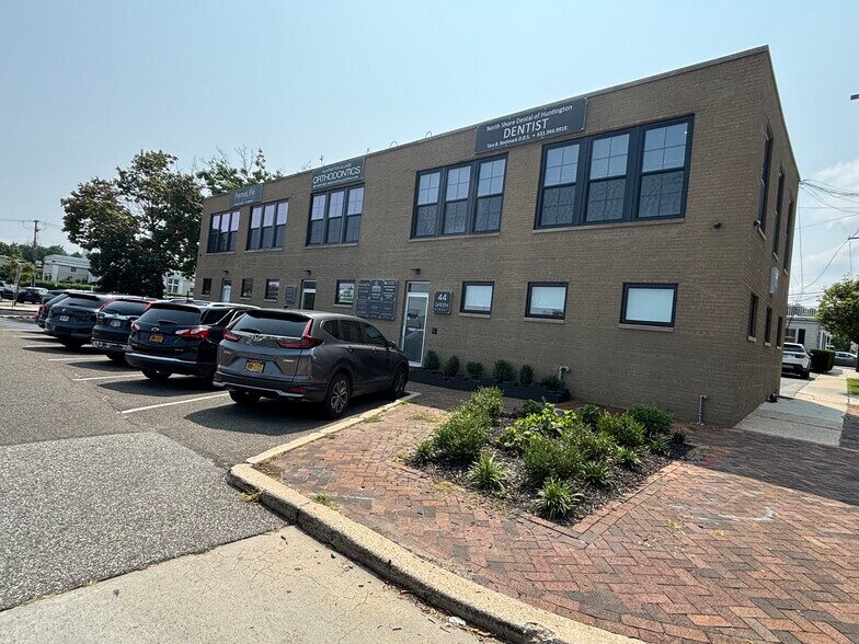 More Photos Of 44 Green St, Huntington Medical For Lease