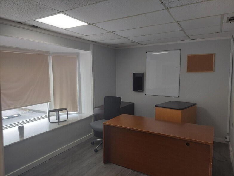 More Photos Of 180 E Burgess Rd, Pensacola Office For Lease