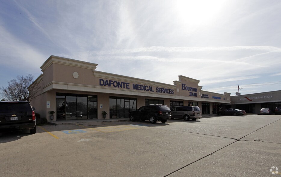 More Photos Of 1101-1149 S Hwy 6, Houston Storefront For Lease
