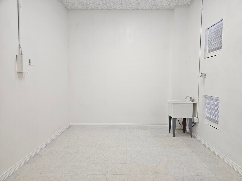 More Photos Of 9262 Culebra Rd, San Antonio Storefront Retail Office For Lease