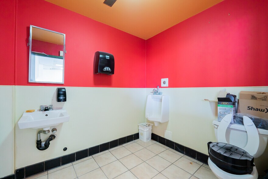 More Photos Of 111 Terminal Av, Nanaimo General Retail For Sale