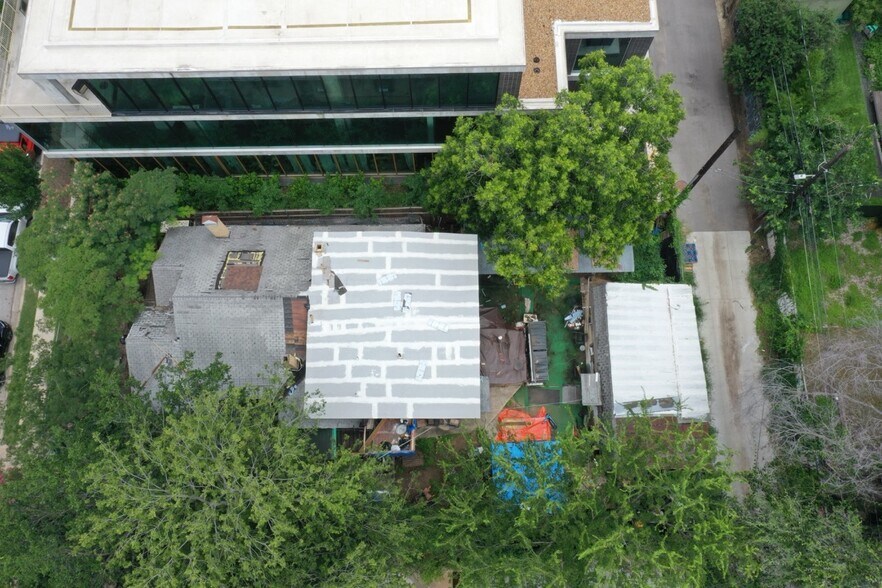 More Photos Of 1409 E Cesar Chavez St, Austin General Retail For Sale