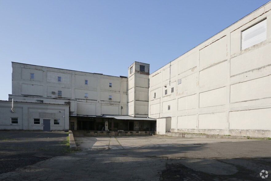 More Photos Of 545 N Arlington Ave, Bloomfield Manufacturing For Lease