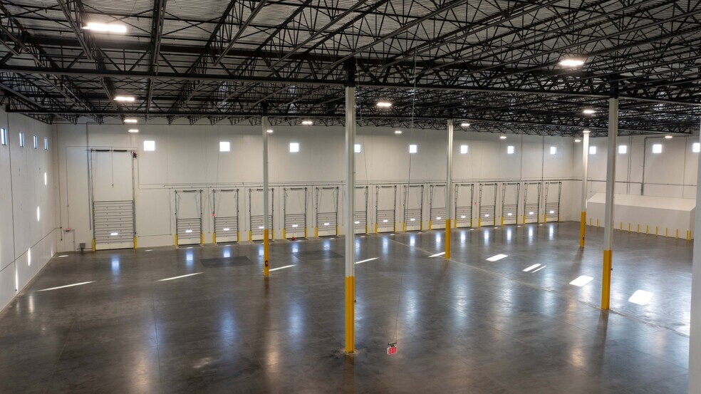 More Photos Of 245 Paterson Plank Rd, Carlstadt Distribution For Lease