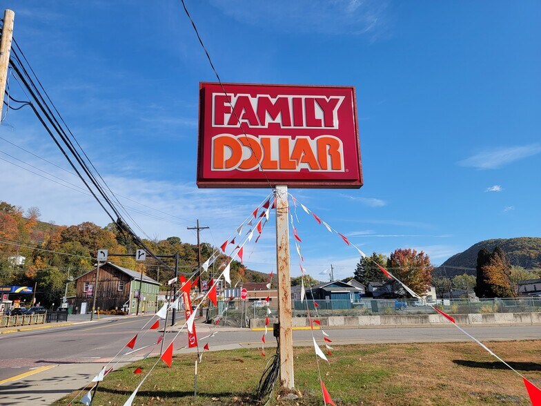 More Photos Of 5 Mountain Mall, Shickshinny Storefront For Sale