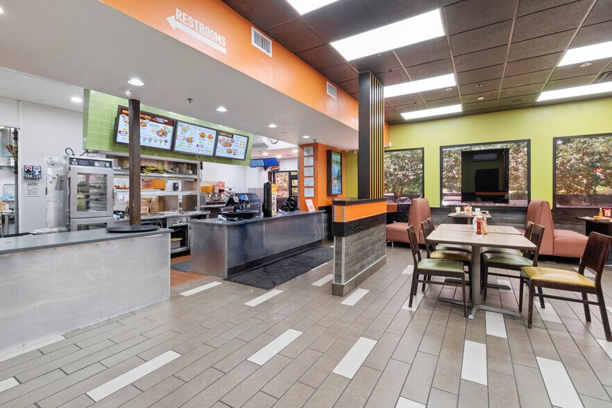 More Photos Of 2810 Williams Blvd, Kenner Restaurant For Sale