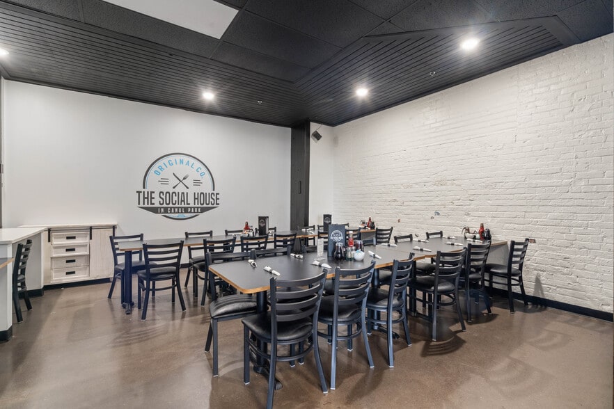 More Photos Of 329-355 S Lake Ave, Duluth General Retail For Lease