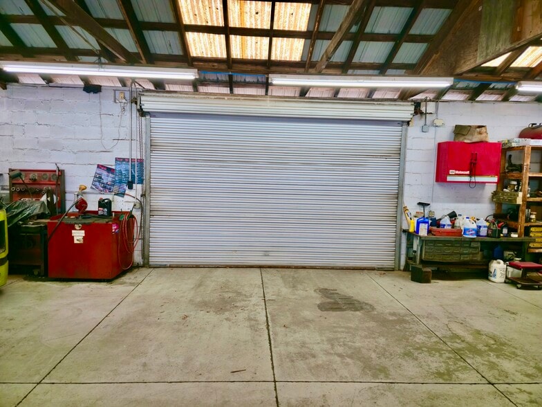 More Photos Of 1310 E 1st Ave, Mount Dora Auto Repair For Lease