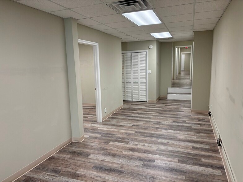 More Photos Of 4212 W Irving Park Rd, Chicago Office For Sale