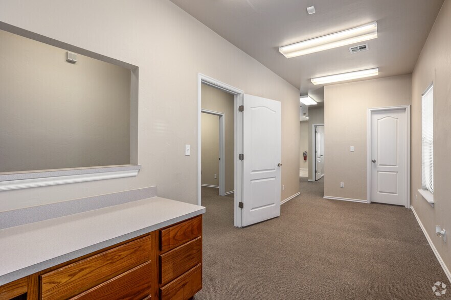 More Photos Of 2120 McKown Dr, Norman Office For Lease