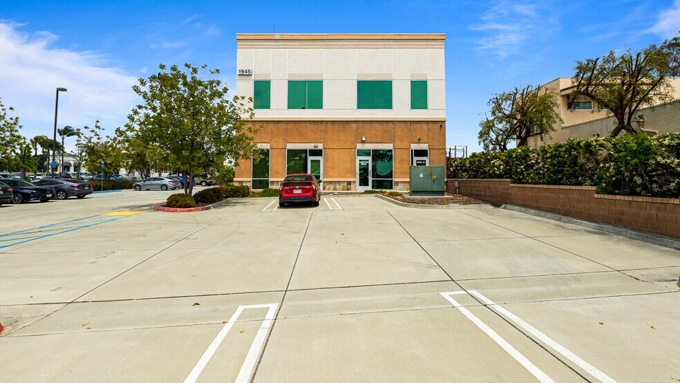 More Photos Of 1945 W 9th St, Upland Loft Creative Space For Lease