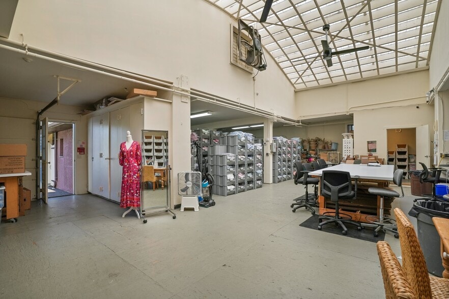 More Photos Of 129 N Water St, Greenwich Warehouse For Lease