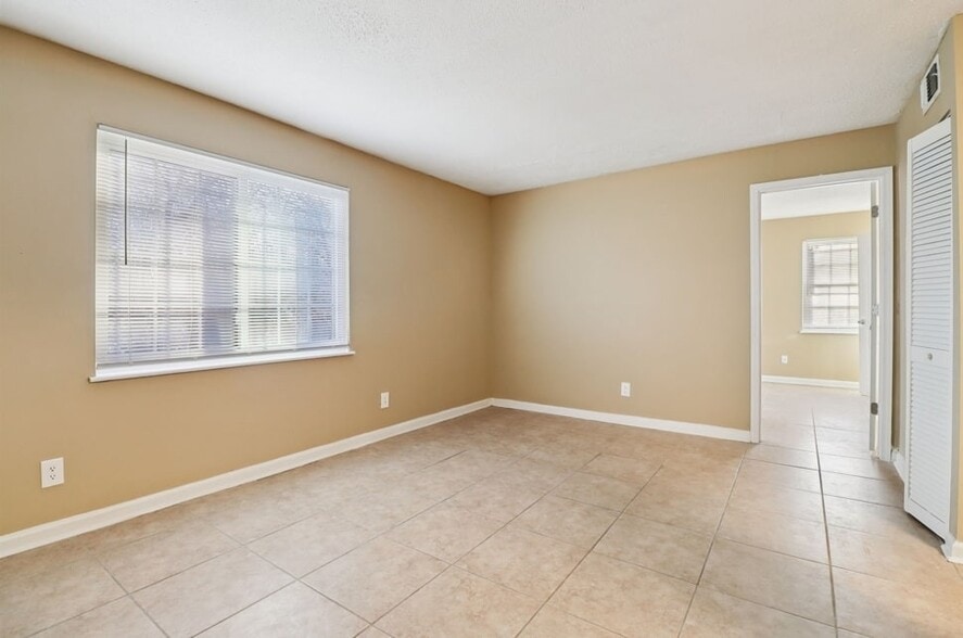 More Photos Of 1 Lakeside Rd, Greenville Apartments For Sale