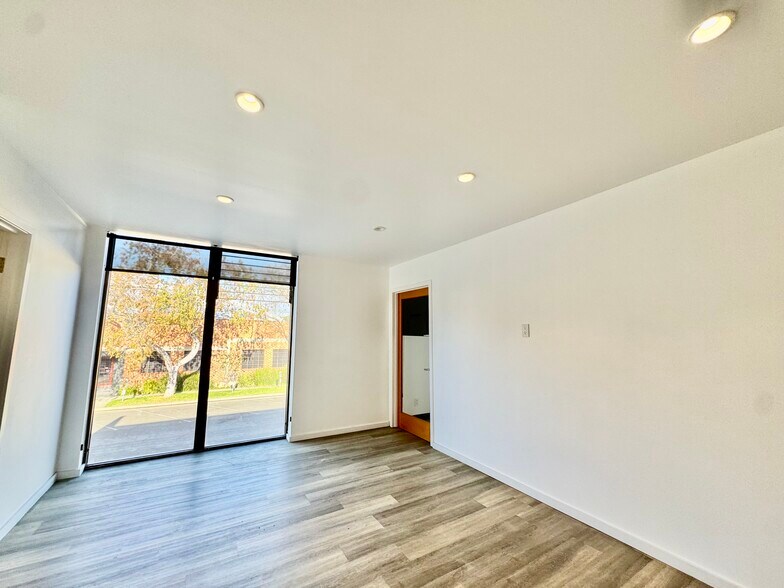 More Photos Of 1648 10th St, Santa Monica Loft Creative Space For Sale