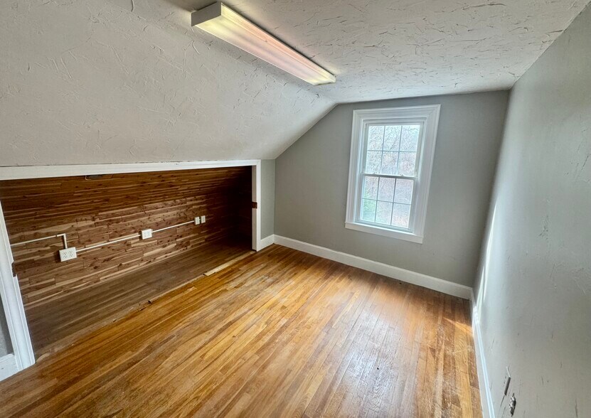 More Photos Of 110 Main St, Kingston Office For Sale