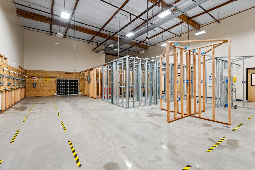 More Photos Of 1741 Fiske Pl, Oxnard Warehouse For Sale