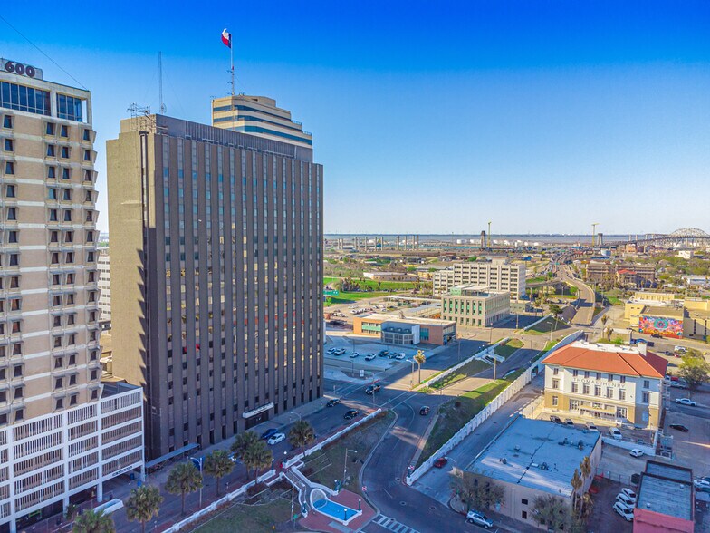 More Photos Of 615 N Upper Broadway St, Corpus Christi Office For Sale