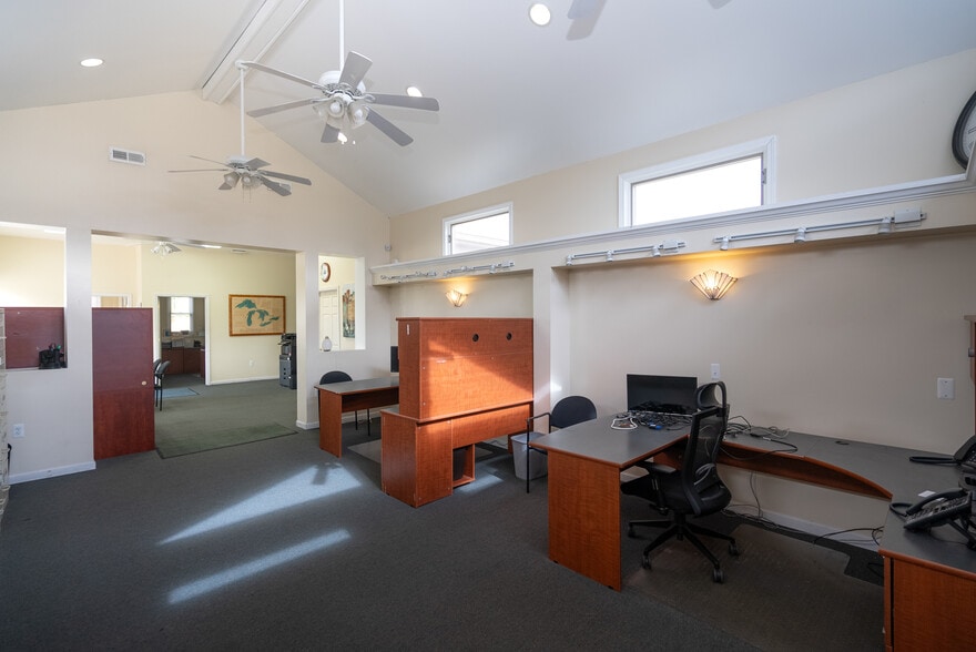 More Photos Of 519 Gratiot Blvd, Marysville Medical For Sale