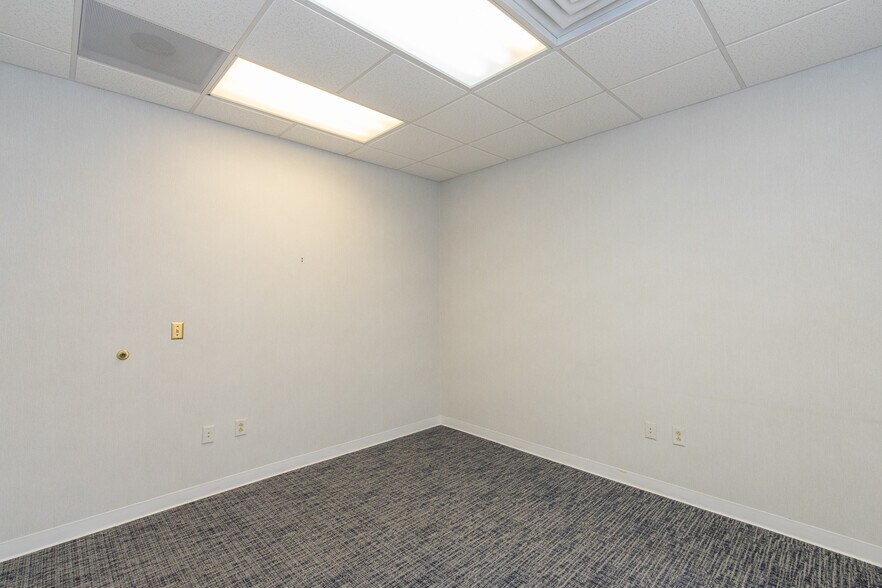More Photos Of 602 N Main St, Anderson Bank For Sale