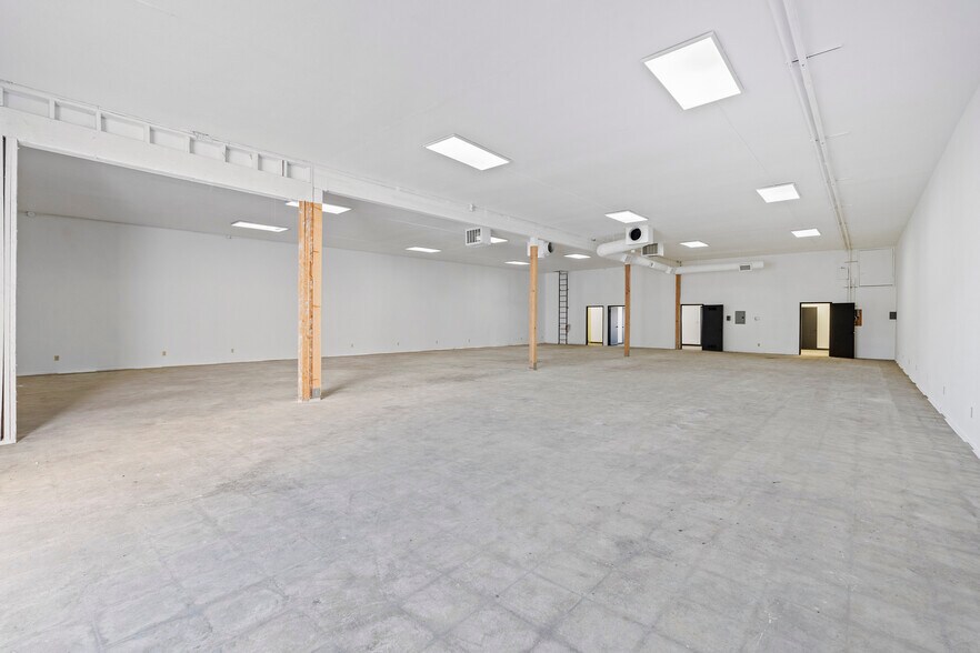 More Photos Of 916 N Wilmington Blvd, Wilmington Warehouse For Sale