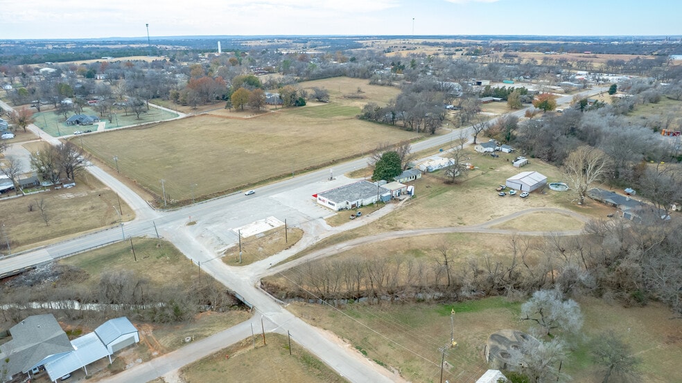 More Photos Of 1012 6th St, Maysville Supermarket For Sale