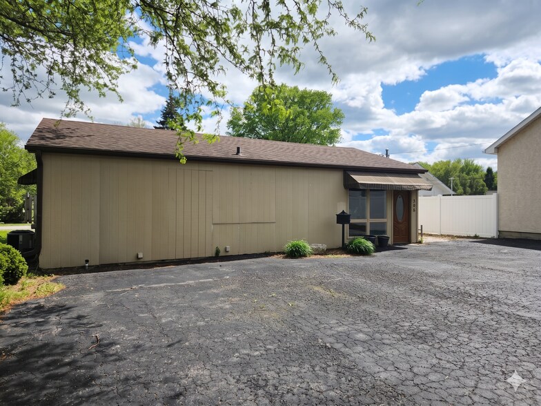 More Photos Of 308 E South St, Plano Office For Sale