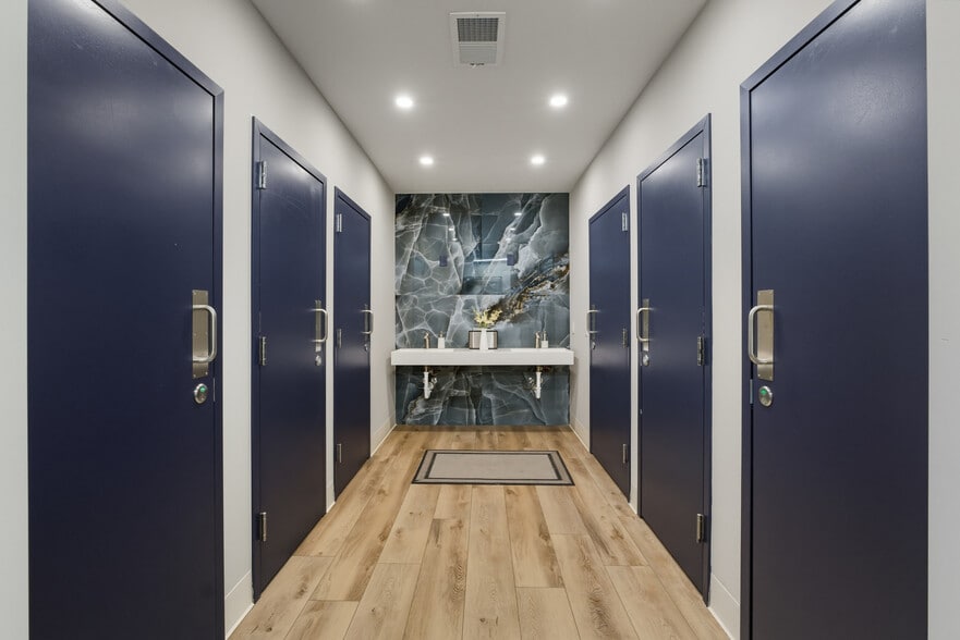 More Photos Of 3468 Hancock St, San Diego Warehouse For Sale