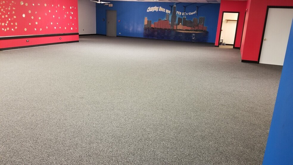 More Photos Of 4616-4646 W 103rd St, Oak Lawn General Retail For Lease