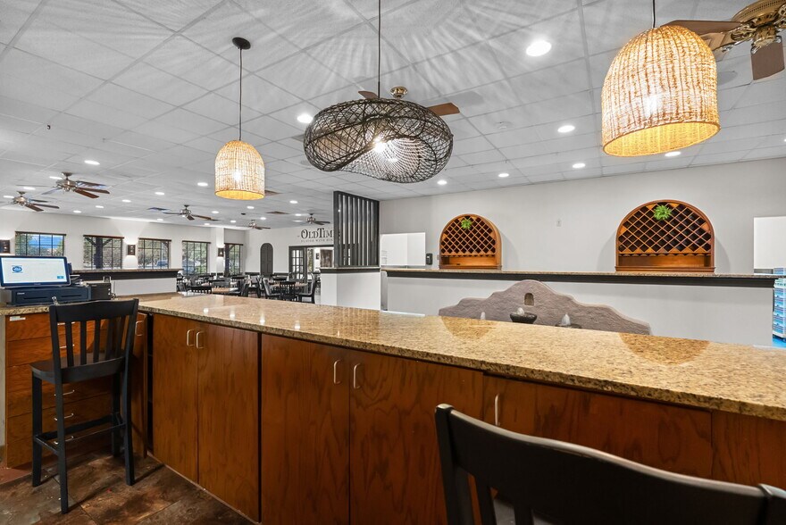 More Photos Of 983 N Highway 123 Byp, Seguin Restaurant For Sale