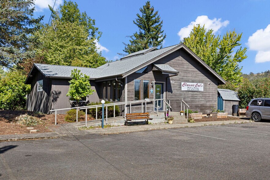 More Photos Of 92 NW Glenhart Ave, Winston Freestanding For Sale
