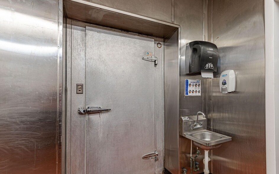 More Photos Of 3305 Parental Home Rd, Jacksonville Storefront Retail Office For Sale