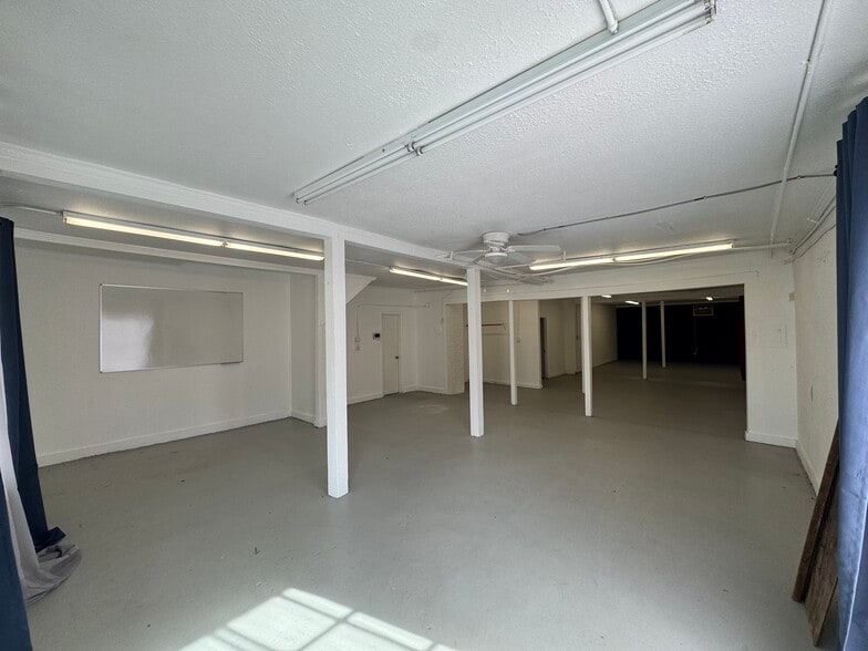 More Photos Of 412 S E St, Pensacola Storefront Retail Residential For Lease