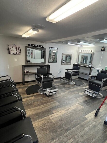 More Photos Of 1714 N Gale Ave, Peoria Storefront Retail Residential For Sale