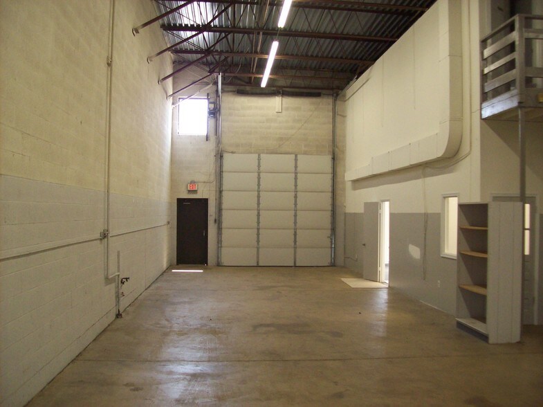 More Photos Of 112 Oakgrove Rd, Dulles Town Center Warehouse For Sale