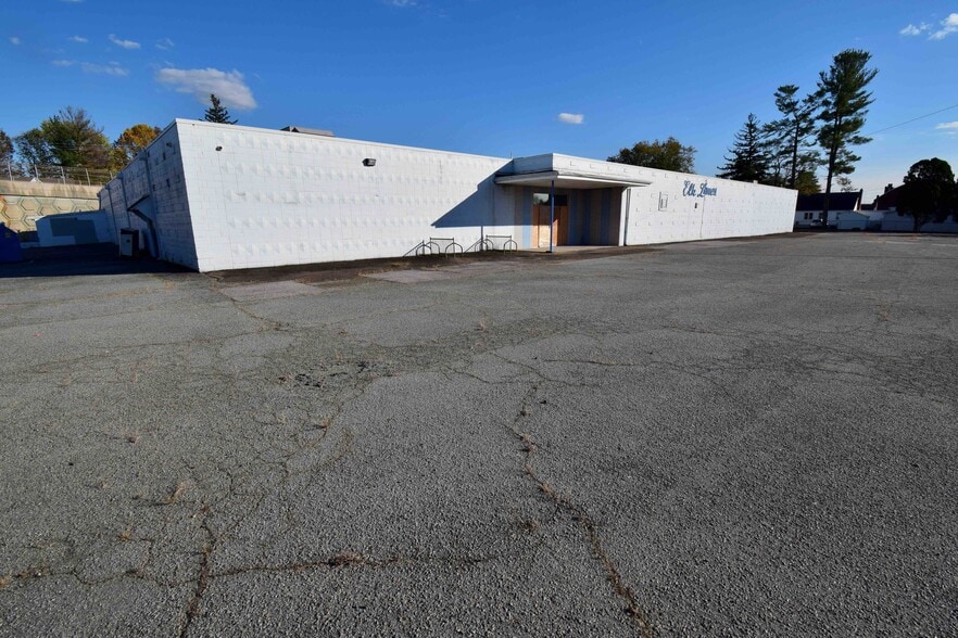 More Photos Of 406 Bow St, Elkton Flex For Sale