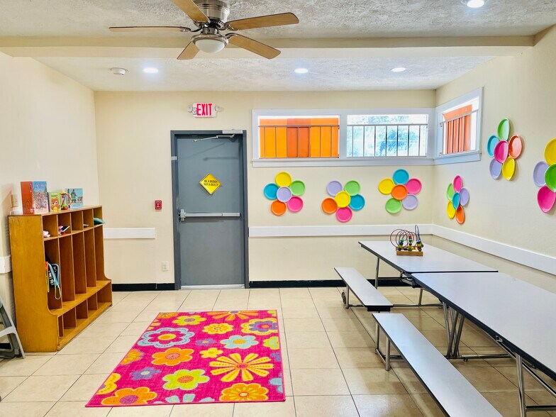 More Photos Of 7338 McHenry St, Houston Storefront Retail Office For Sale