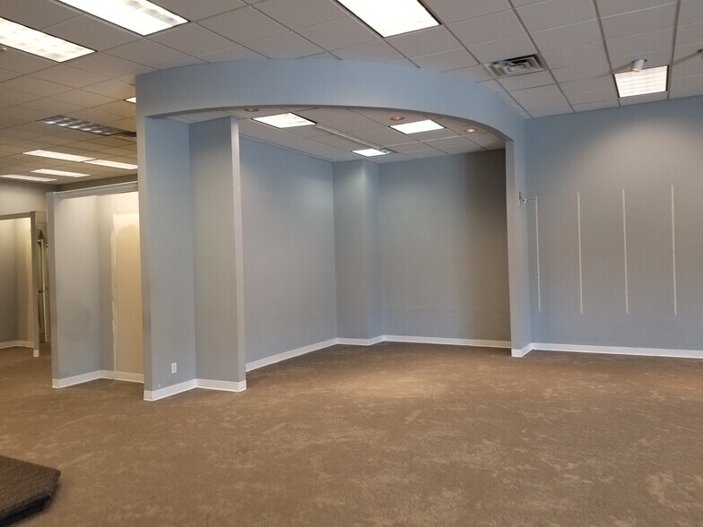 More Photos Of 4301 Pecanland Mall Dr, Monroe Freestanding For Lease