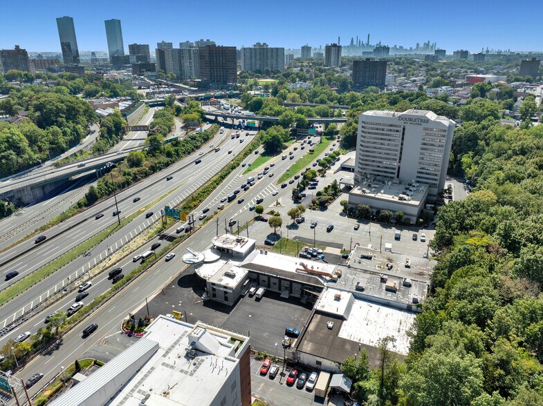 More Photos Of 2143 Rt 4 E, Fort Lee Warehouse For Lease