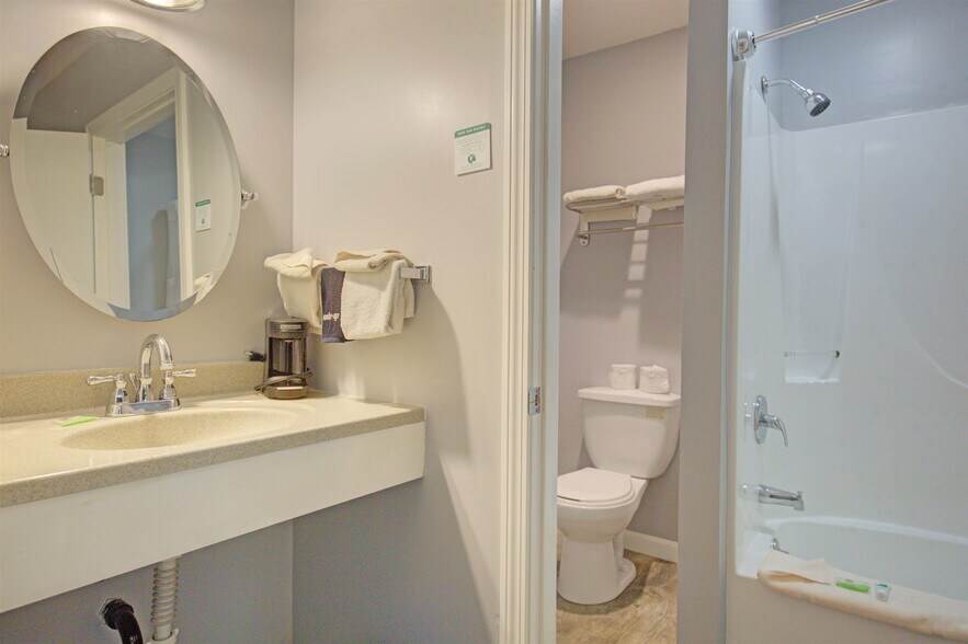 More Photos Of 17 Wilder St, Conway Hotel For Sale