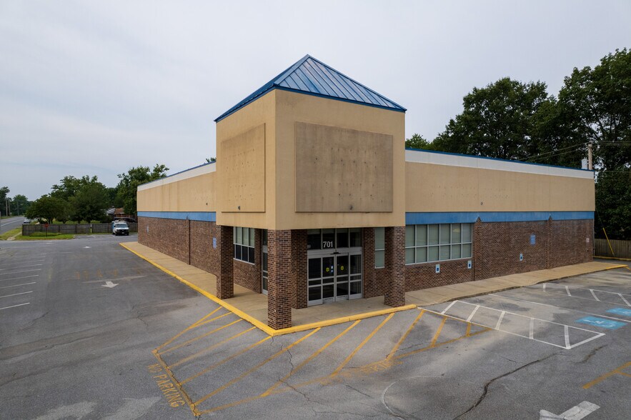 More Photos Of 701 Atlanta Rd, Seaford Freestanding For Lease