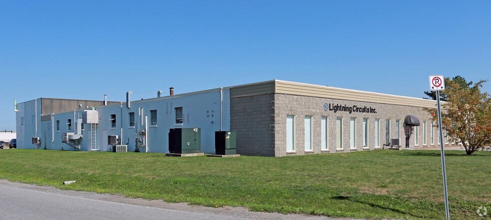 More Photos Of 12-14 Seapark Dr, St Catharines Warehouse For Sale